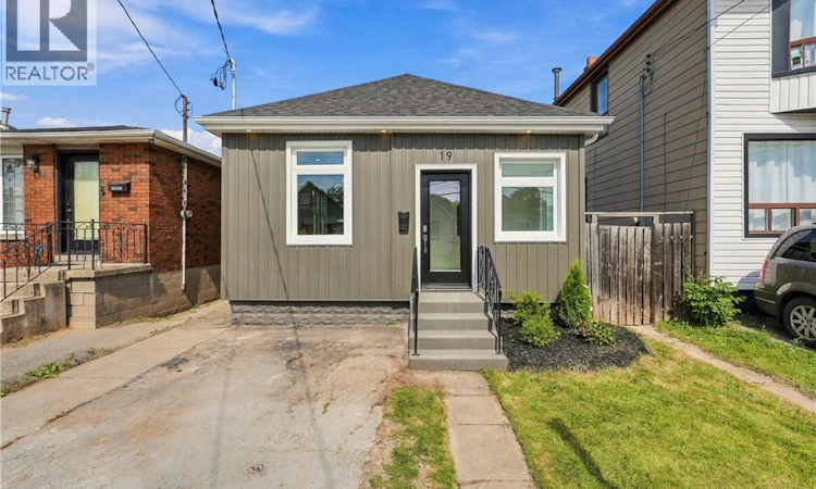 19 Vansitmart Avenue