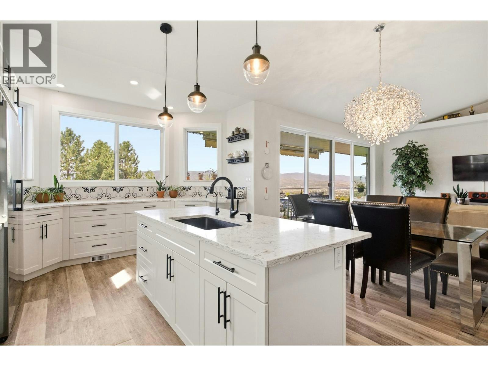 724 Lone Pine Drive, Kelowna, BC, V1P 1A1
