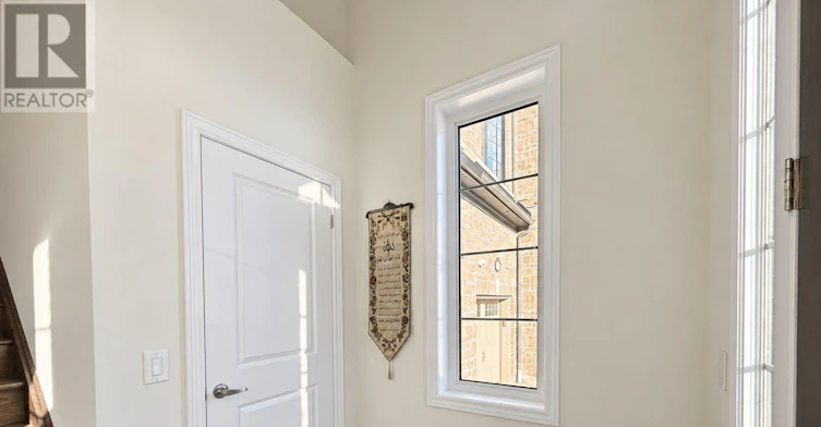 10 Morrison Crescent, Whitby, ON, L1P 0P4 - 2