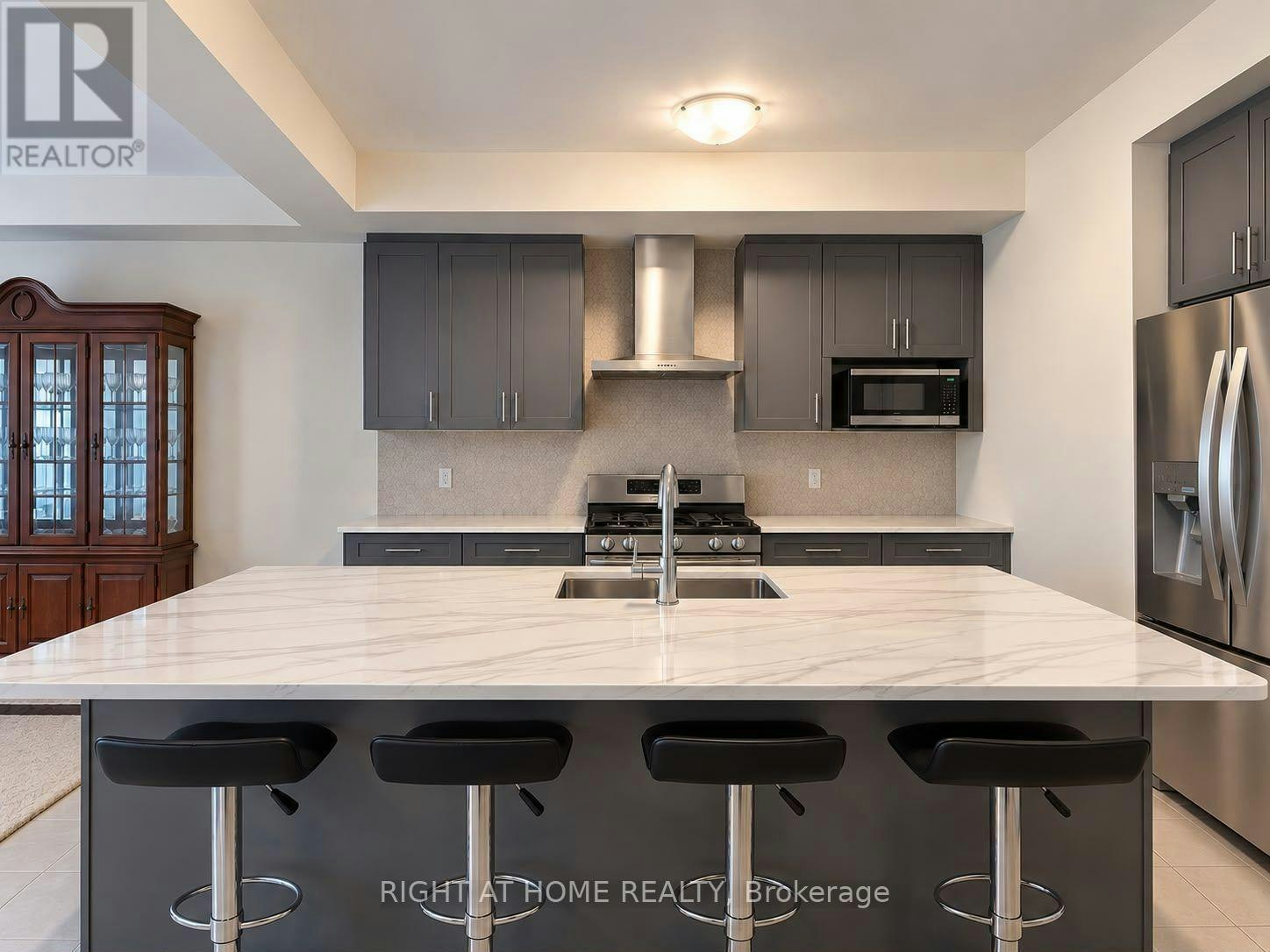 10 Morrison Crescent, Whitby, ON, L1P 0P4 - 12