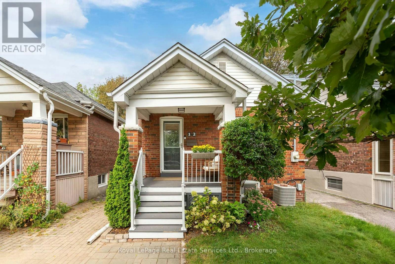 12 Newmarket Avenue, Toronto, ON, M4C 1V7
