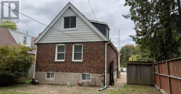 33 Amsterdam Avenue, Toronto, ON, M4B 2B9 - 23