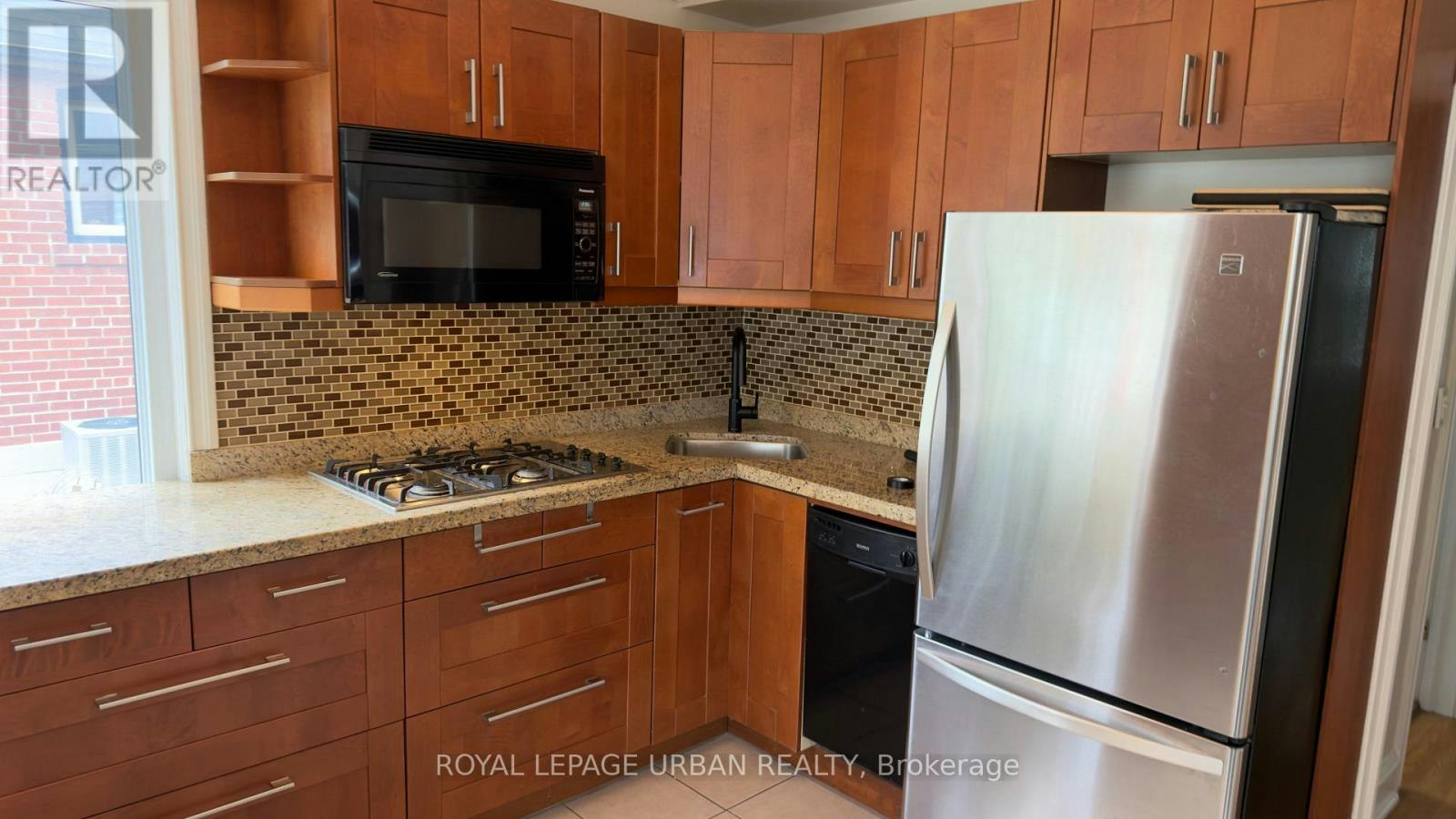 33 Amsterdam Avenue, Toronto, ON, M4B 2B9 - 8