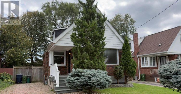 33 Amsterdam Avenue, Toronto, ON, M4B 2B9