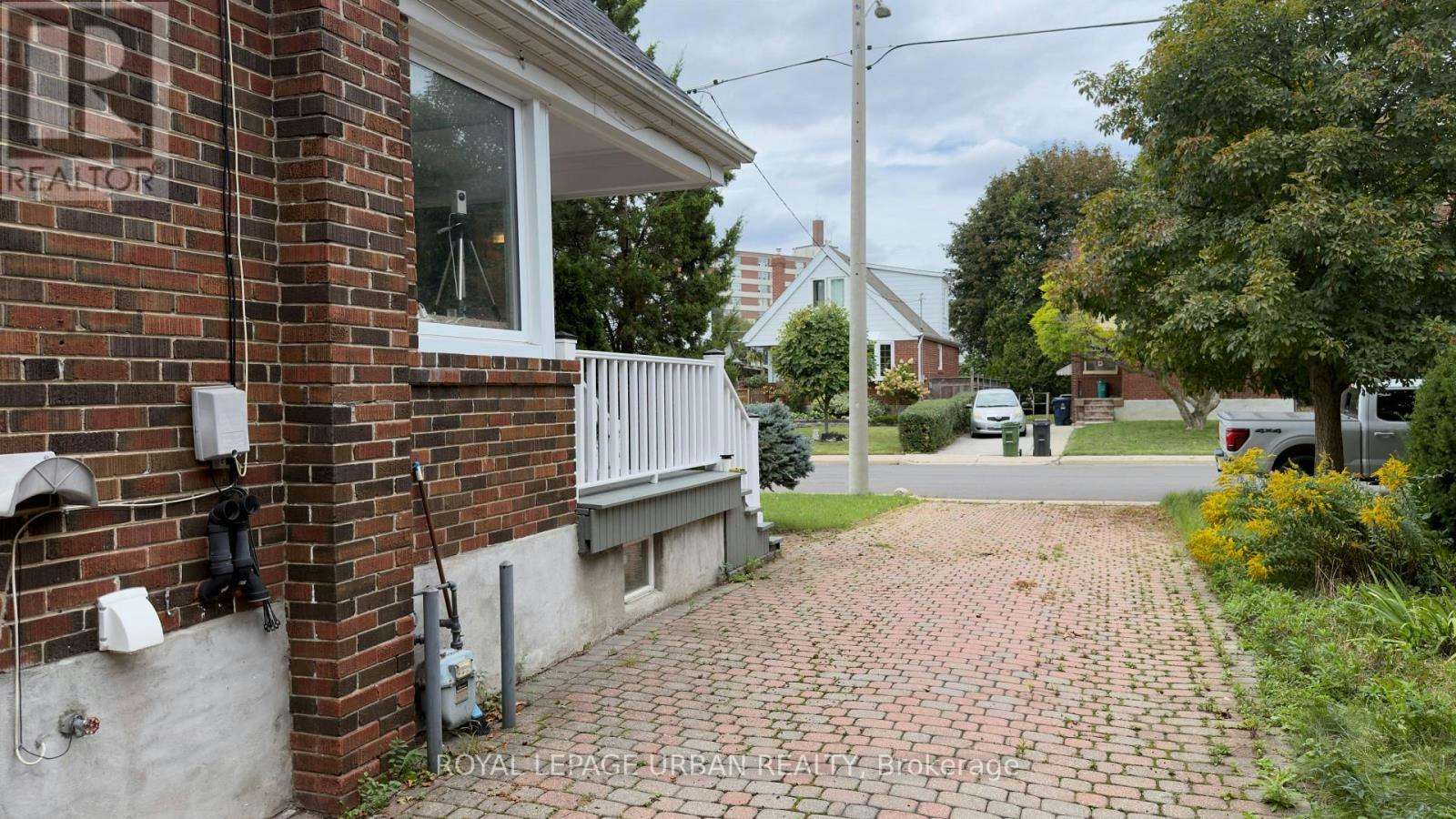 33 Amsterdam Avenue, Toronto, ON, M4B 2B9 - 4