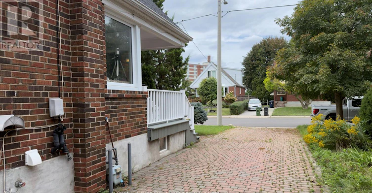 33 Amsterdam Avenue, Toronto, ON, M4B 2B9 - 4