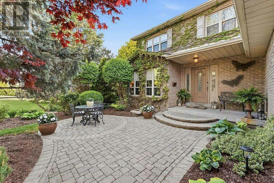 14 Ormandy Court, Whitby, ON, L1P 1E8