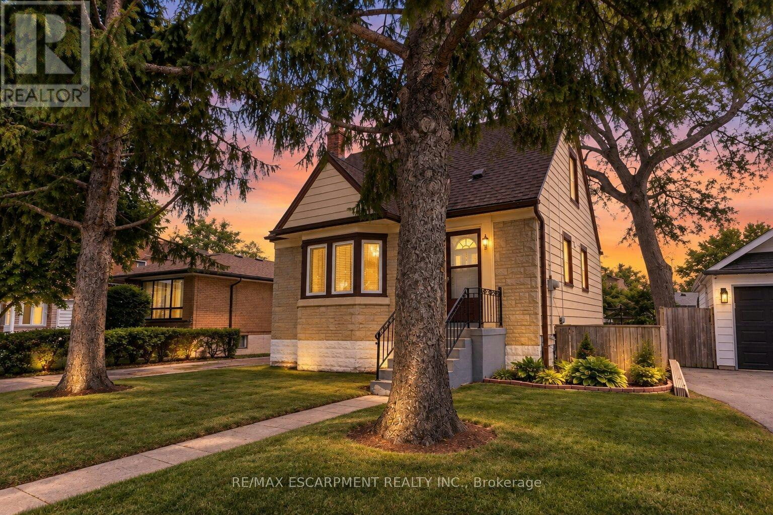 269 Queensdale Avenue E, Hamilton, ON, L9A 1L3