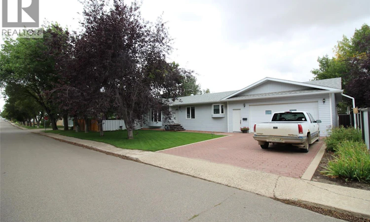 613 4th Street W