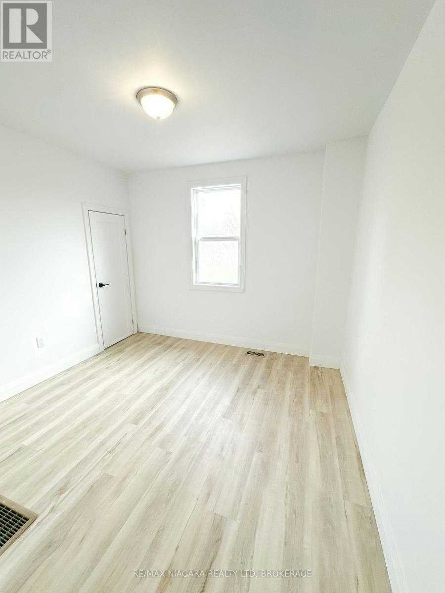 UPPER-233 Pelham Road, St. Catharines, ON, L2S 1W8 - 19