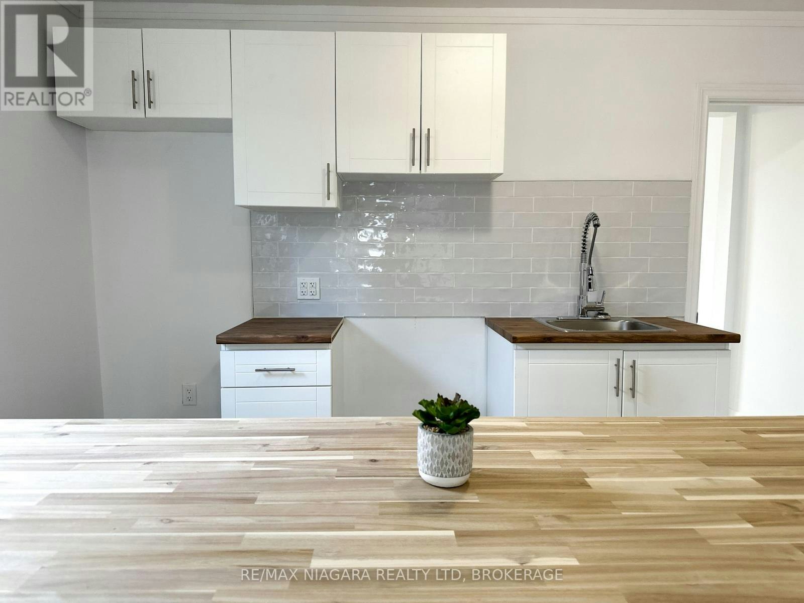 UPPER-233 Pelham Road, St. Catharines, ON, L2S 1W8 - 6