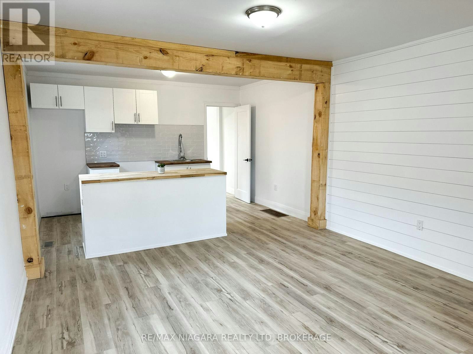 UPPER-233 Pelham Road, St. Catharines, ON, L2S 1W8 - 2