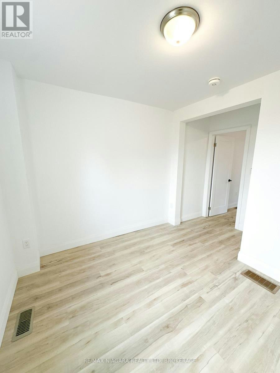 UPPER-233 Pelham Road, St. Catharines, ON, L2S 1W8 - 16