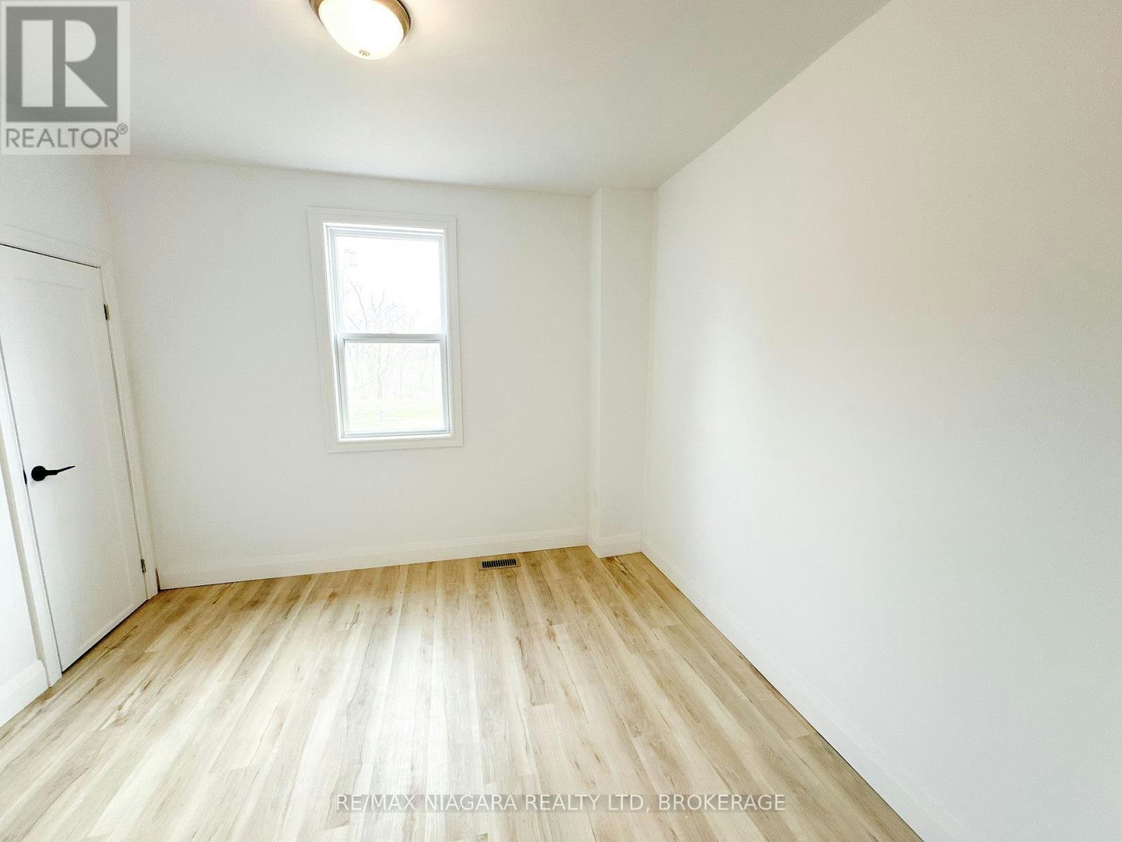 UPPER-233 Pelham Road, St. Catharines, ON, L2S 1W8 - 12