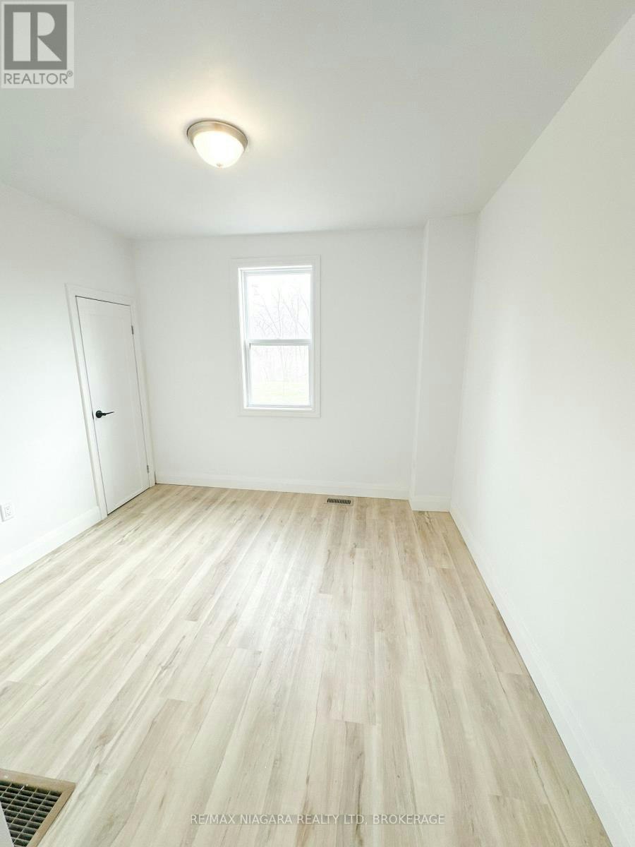 UPPER-233 Pelham Road, St. Catharines, ON, L2S 1W8 - 20