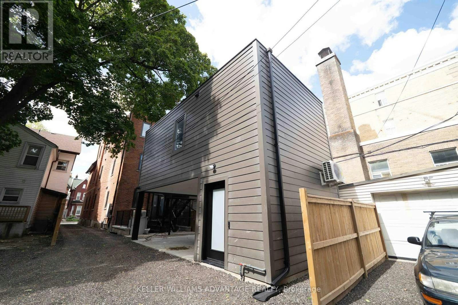 5-23 Ross Street, Toronto, ON, M5T 1Z8