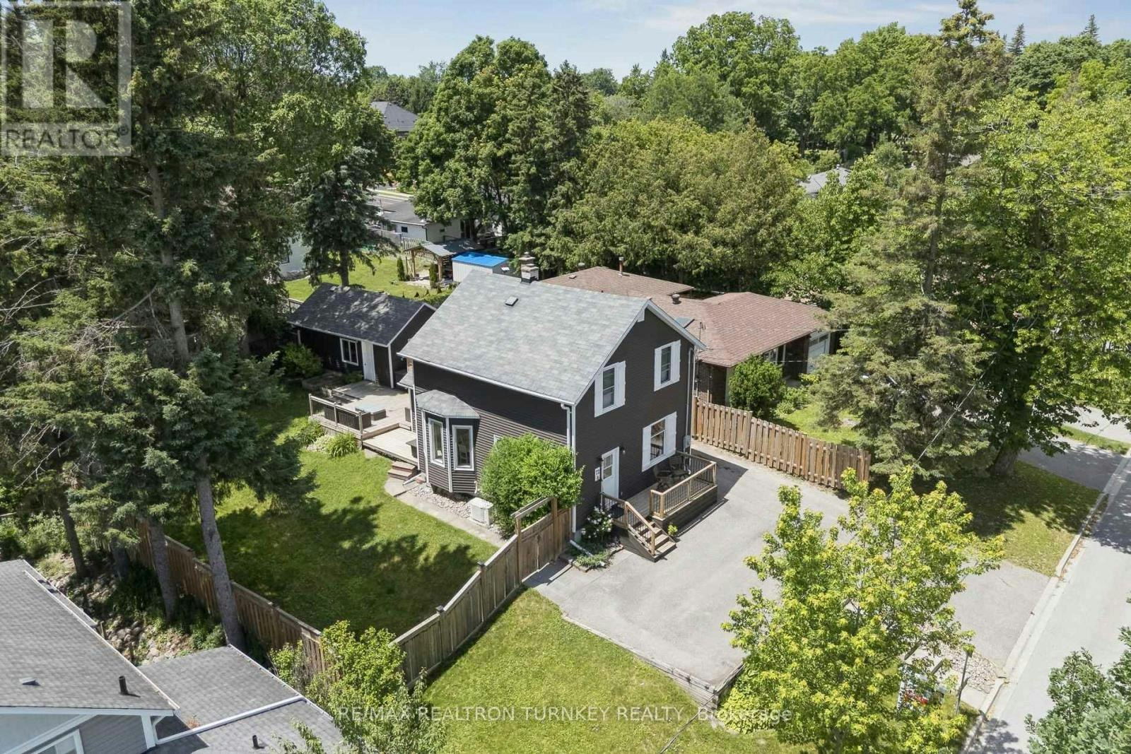 72 Vincent Street, Newmarket, ON, L3Y 4G5
