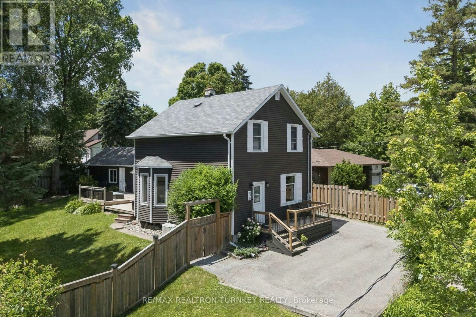 72 Vincent Street, Newmarket, ON, L3Y 4G5