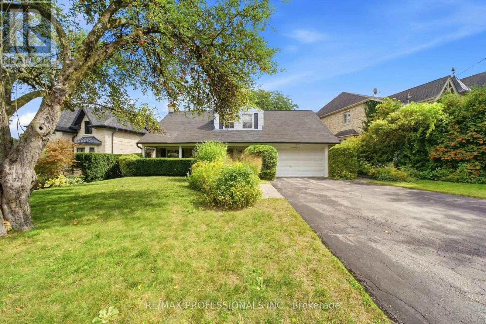 15 Hartfield Court, Toronto, ON, M9A 3E4