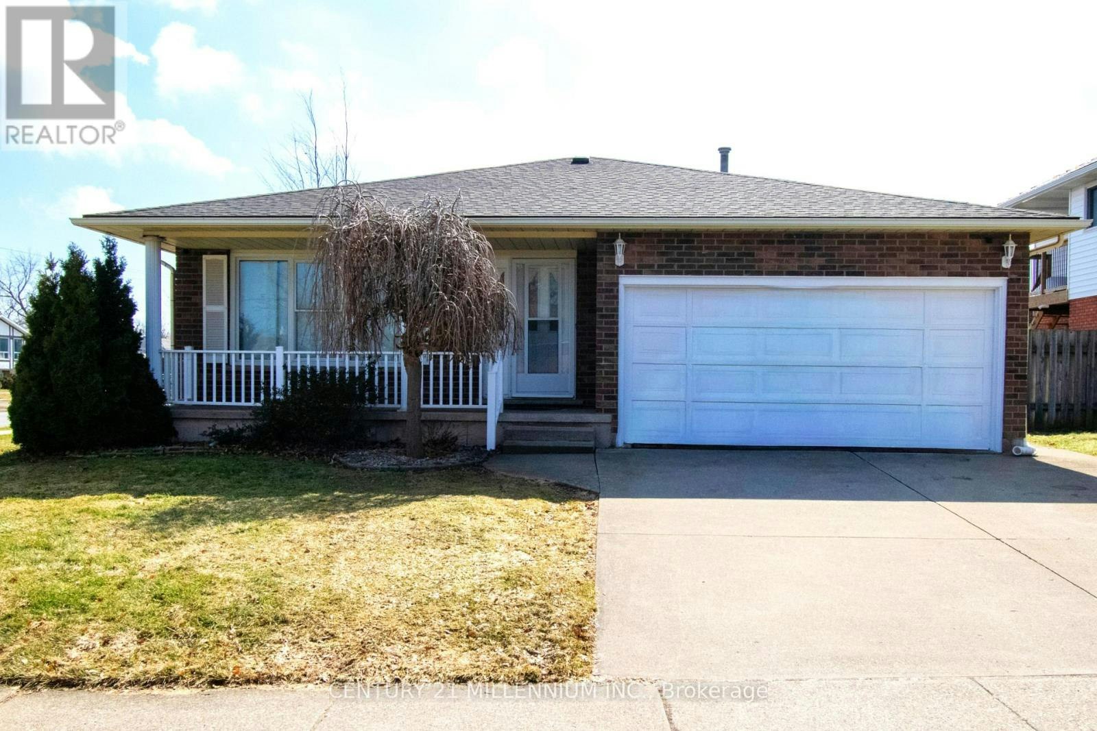 3 College Park Drive, Welland, ON, L3C 6Z6