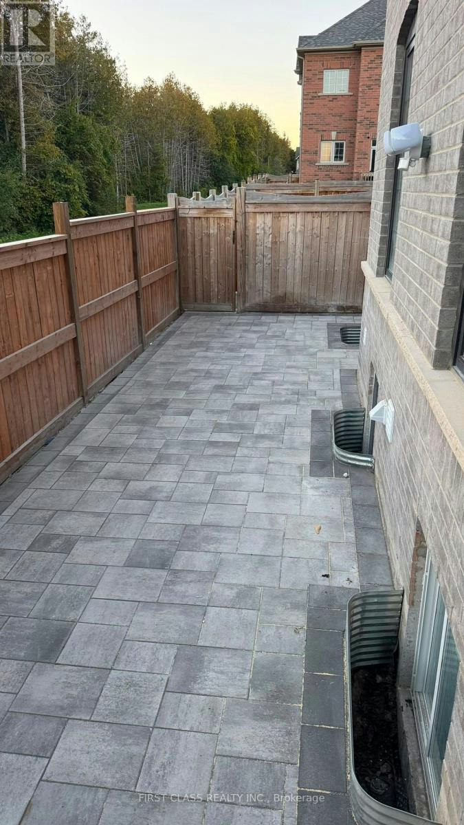 LOWER-49 Mountainside Crescent, Whitby, ON, L1R 0P4 3