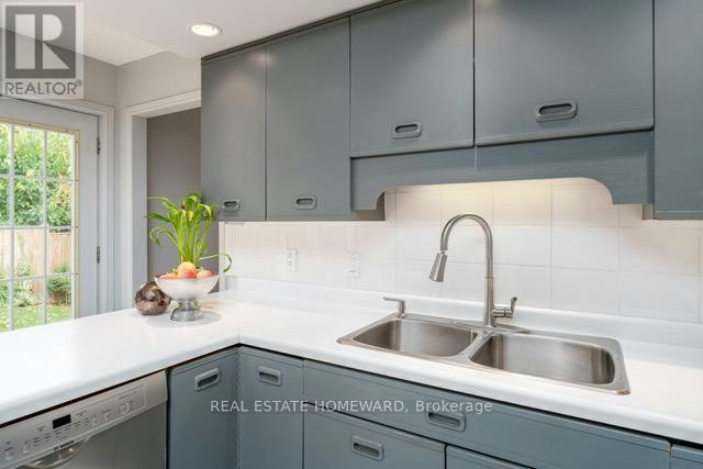 MAIN-145 Carlson Drive, Newmarket, ON, L3Y 3H1 - 19