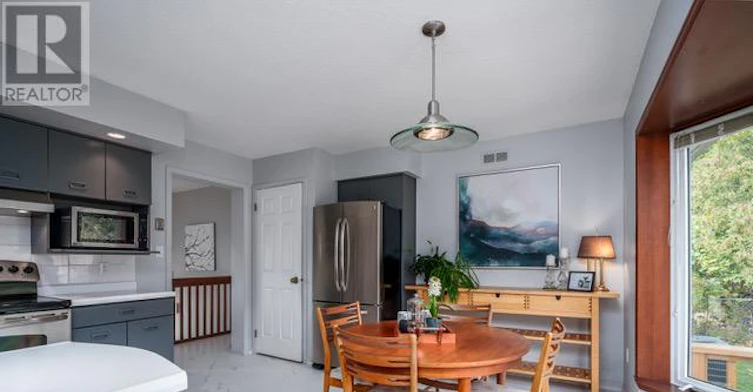 MAIN-145 Carlson Drive, Newmarket, ON, L3Y 3H1 - 25