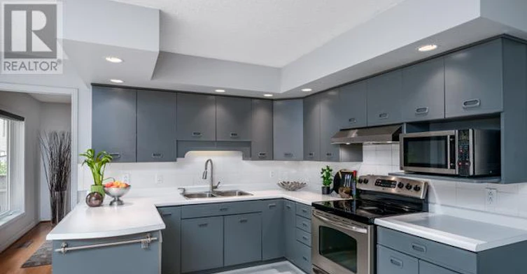 MAIN-145 Carlson Drive, Newmarket, ON, L3Y 3H1 - 8