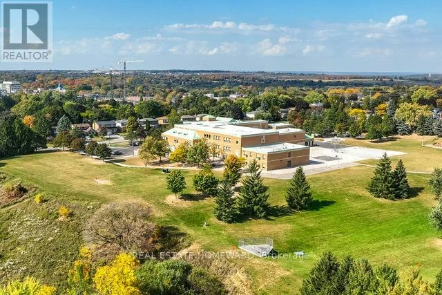 MAIN-145 Carlson Drive, Newmarket, ON, L3Y 3H1 - 32