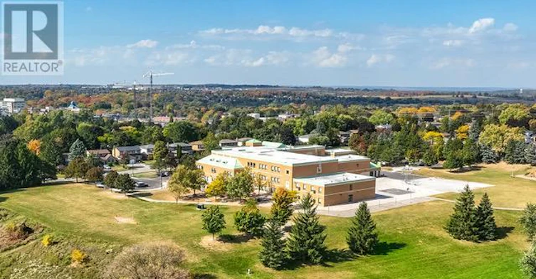 MAIN-145 Carlson Drive, Newmarket, ON, L3Y 3H1 - 32