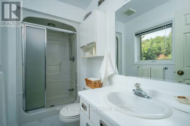 MAIN-145 Carlson Drive, Newmarket, ON, L3Y 3H1 - 12
