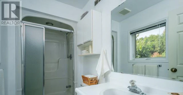 MAIN-145 Carlson Drive, Newmarket, ON, L3Y 3H1 - 12
