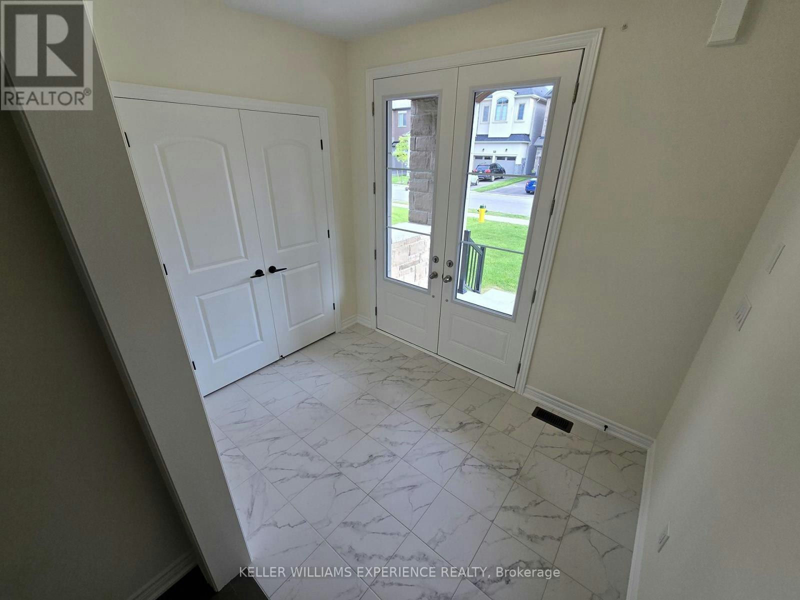 56 Lazarette Lane, East Gwillimbury, ON, L9N 0V6 - 2