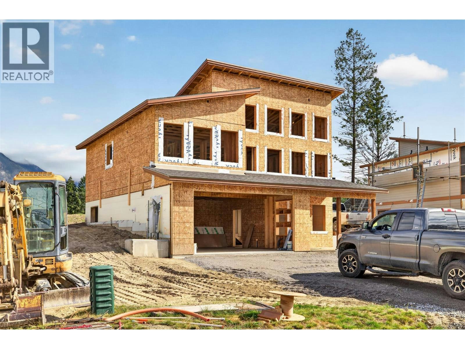 1208 Swansea Crescent, Windermere, BC, V0B 2L0