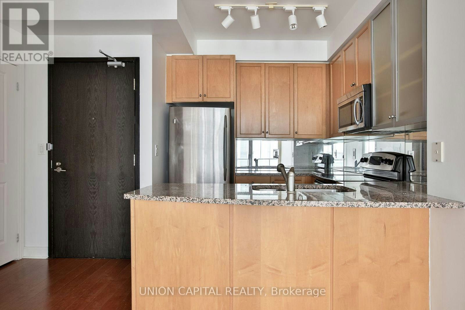 1004-18 Yorkville Avenue, Toronto, ON, M4W 3Y8 - 3