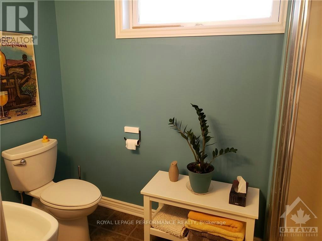 3376 Chilliwack Way, Ottawa, ON, K1T 1P7 - 5