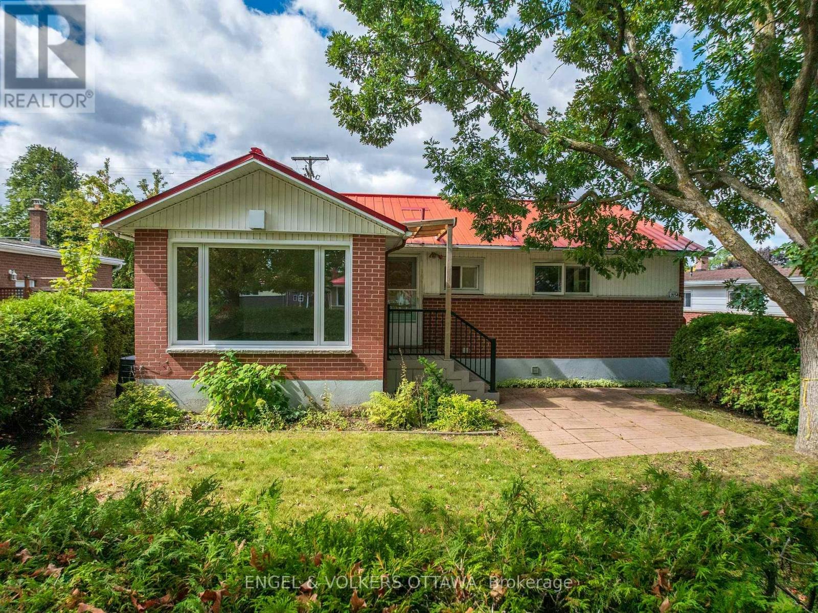 2034 Cornish Street, Ottawa, ON, K1G 2R8