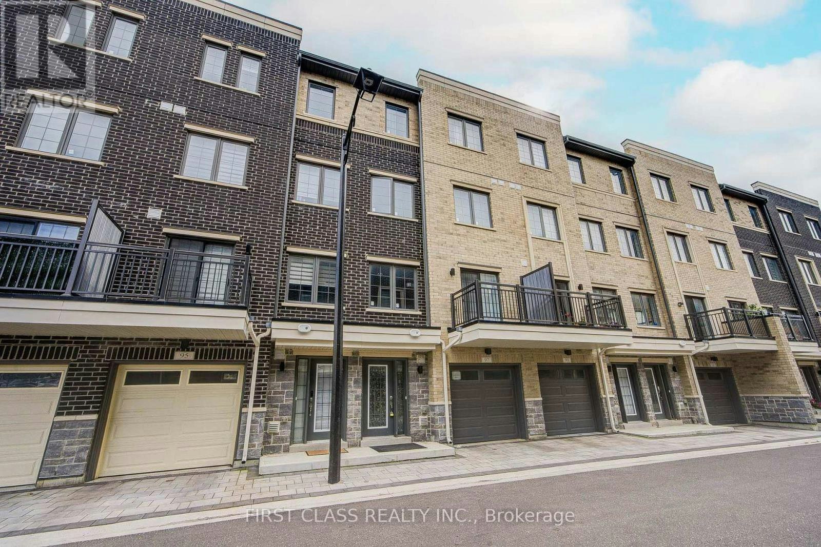 97 Clippers Crescent, Whitchurch-Stouffville, ON, L4A 4X7 - 2