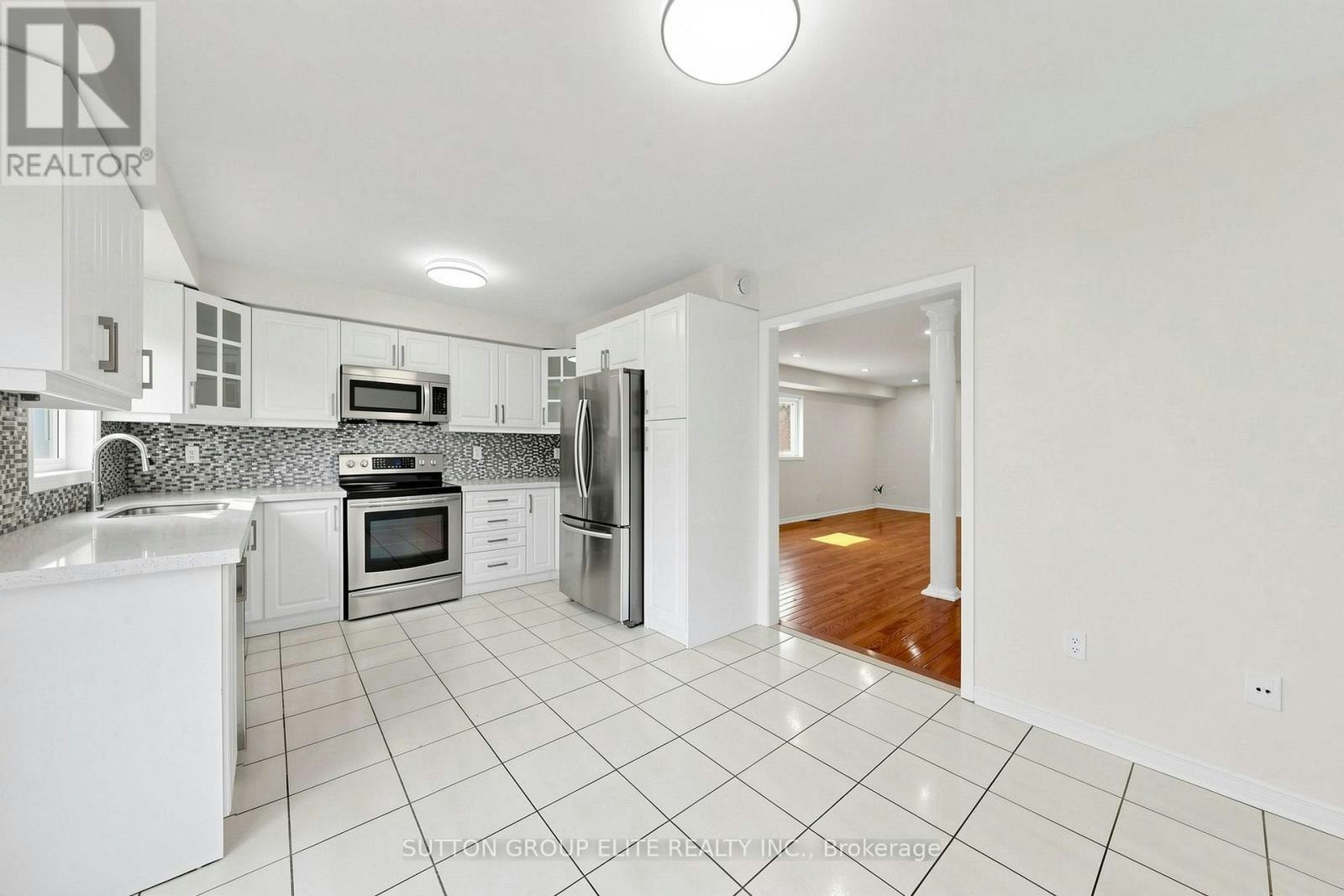 5684 Volpe Avenue, Mississauga, ON, L5V 3A5 - 8