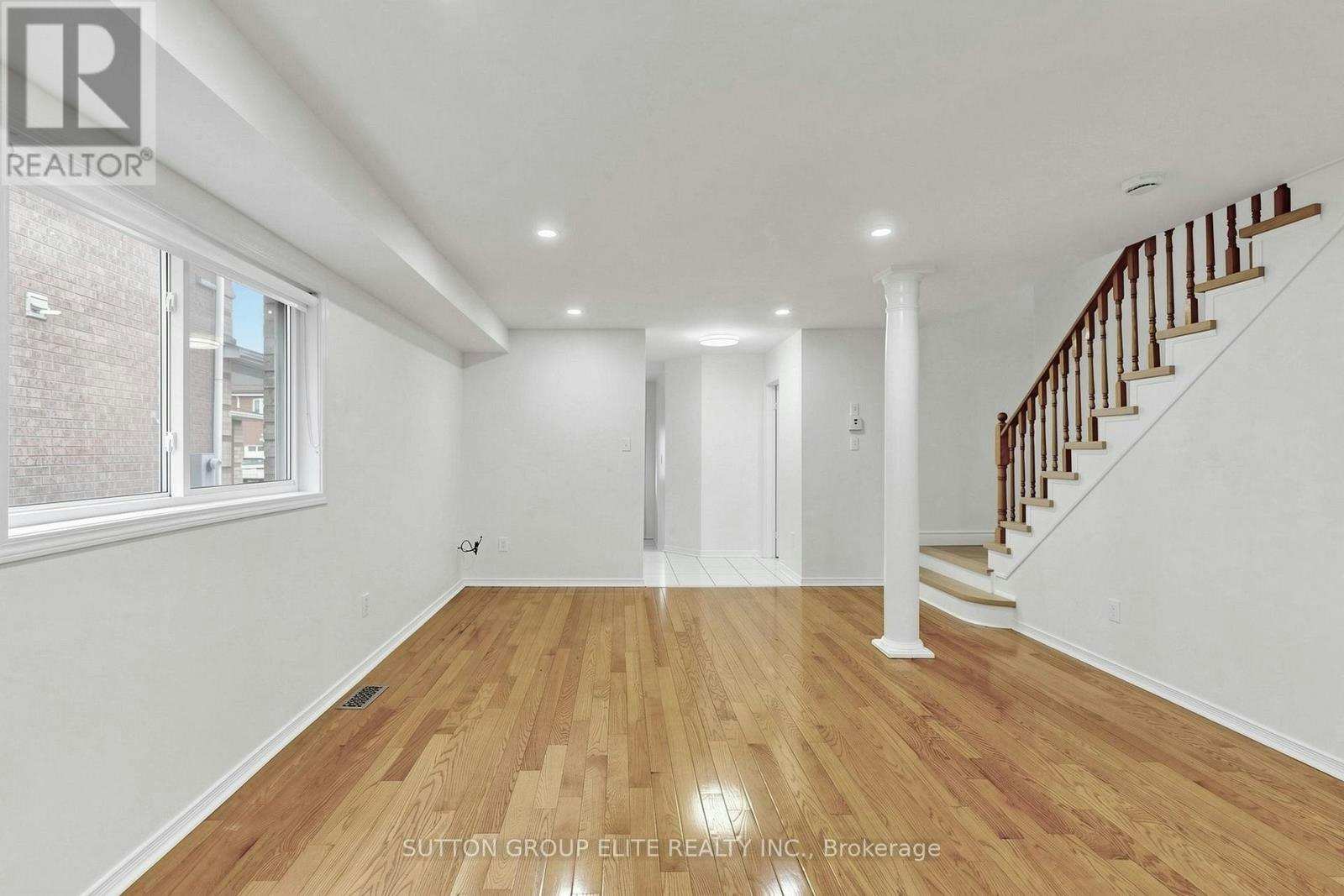 5684 Volpe Avenue, Mississauga, ON, L5V 3A5 - 4