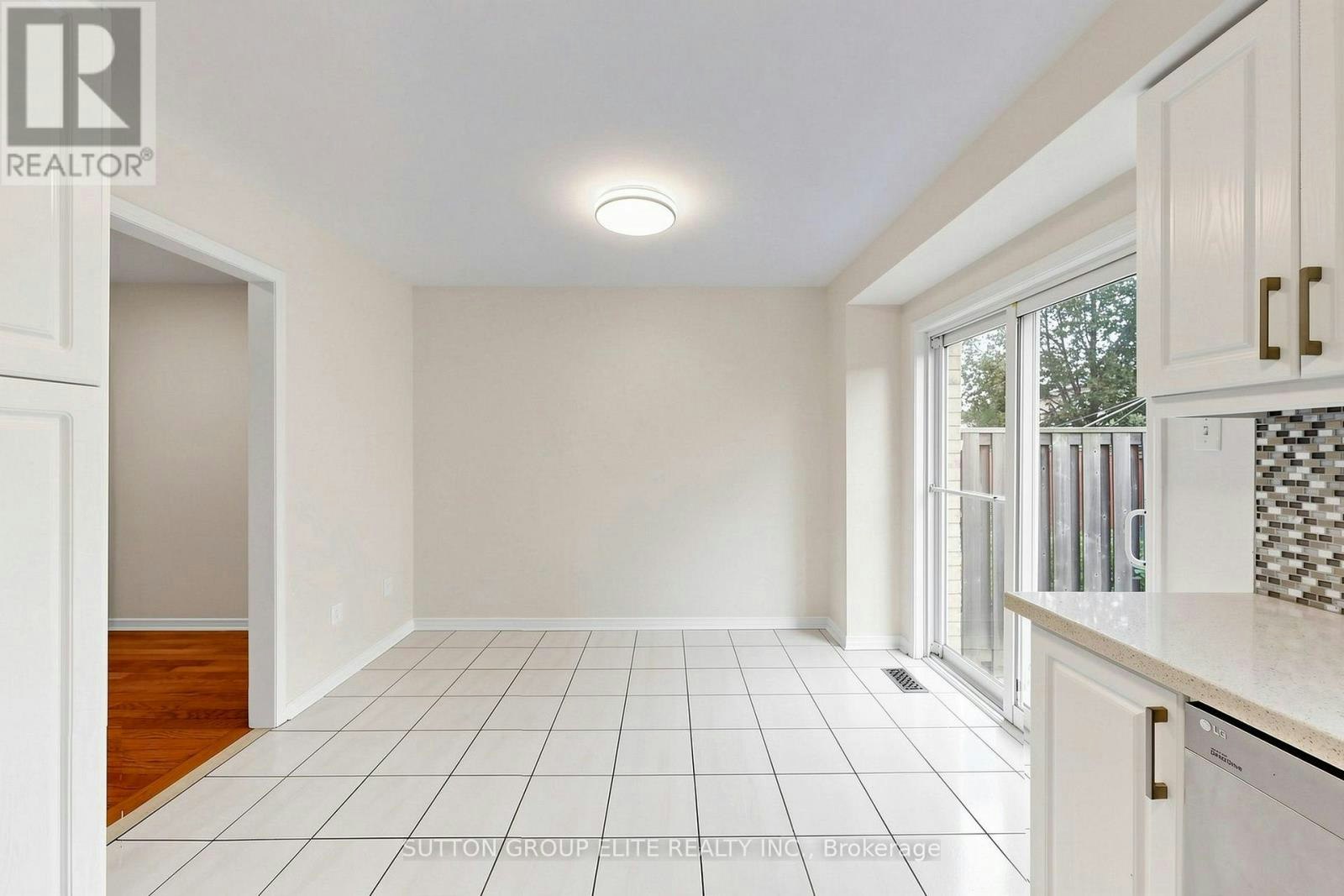 5684 Volpe Avenue, Mississauga, ON, L5V 3A5 - 9