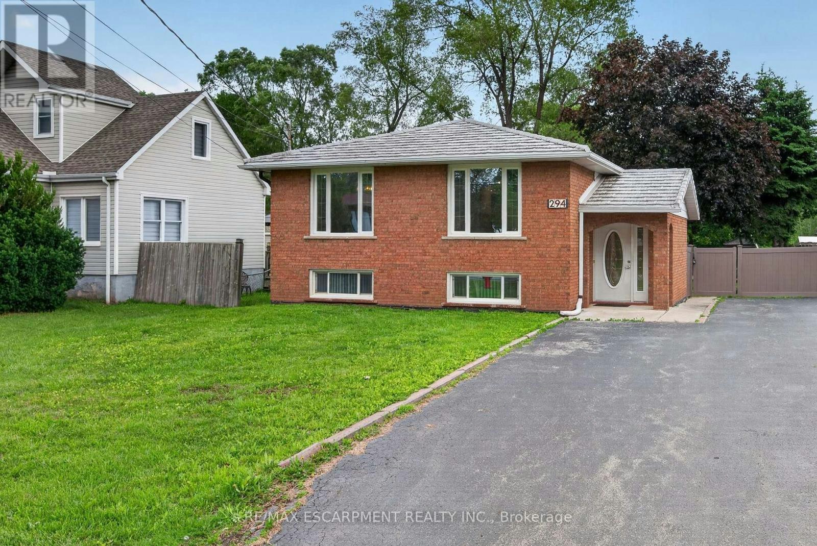 2 (LOWER-294 Jones Road, Hamilton, ON, L8E 5L8