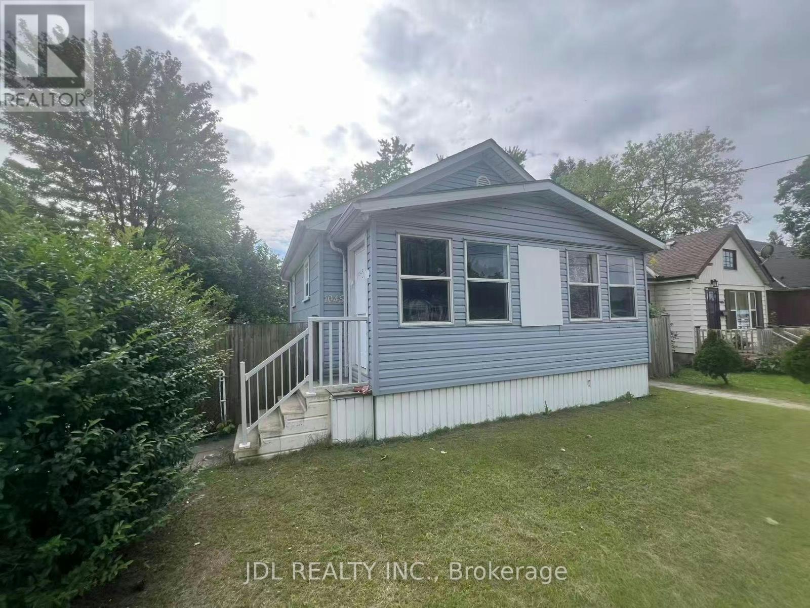 1045 Oxford Street E, London, ON, N5Y 3L1