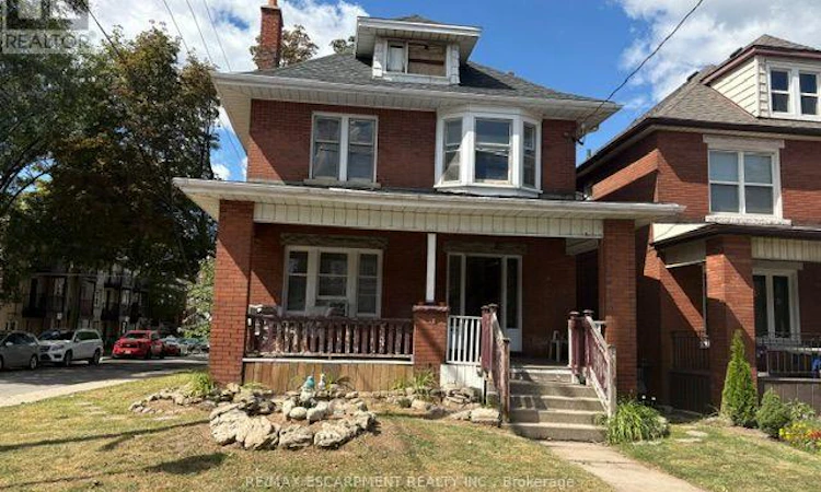 38 Spadina Avenue