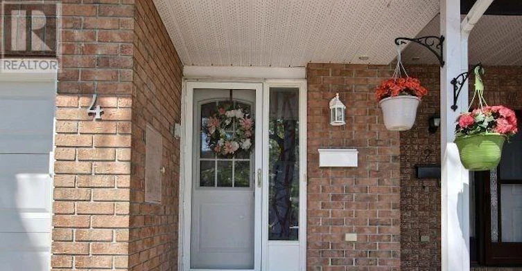 4 Rueter Street, Ottawa, ON, K2J 3Z9 - 2