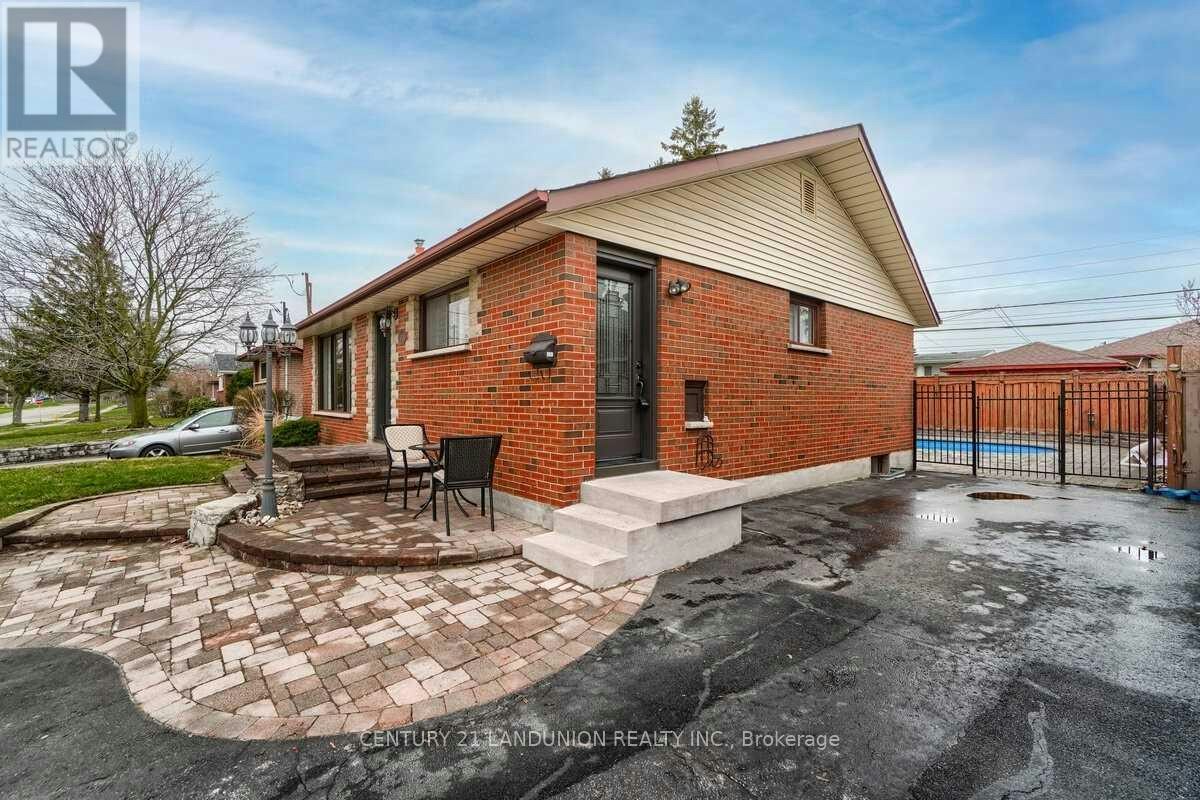371 Elizabeth Street, Oshawa, ON, L1J 5S7 - 2