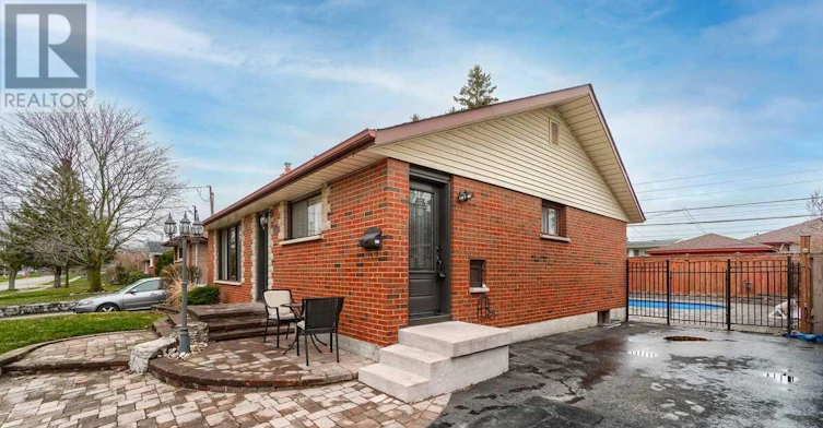 371 Elizabeth Street, Oshawa, ON, L1J 5S7 - 2