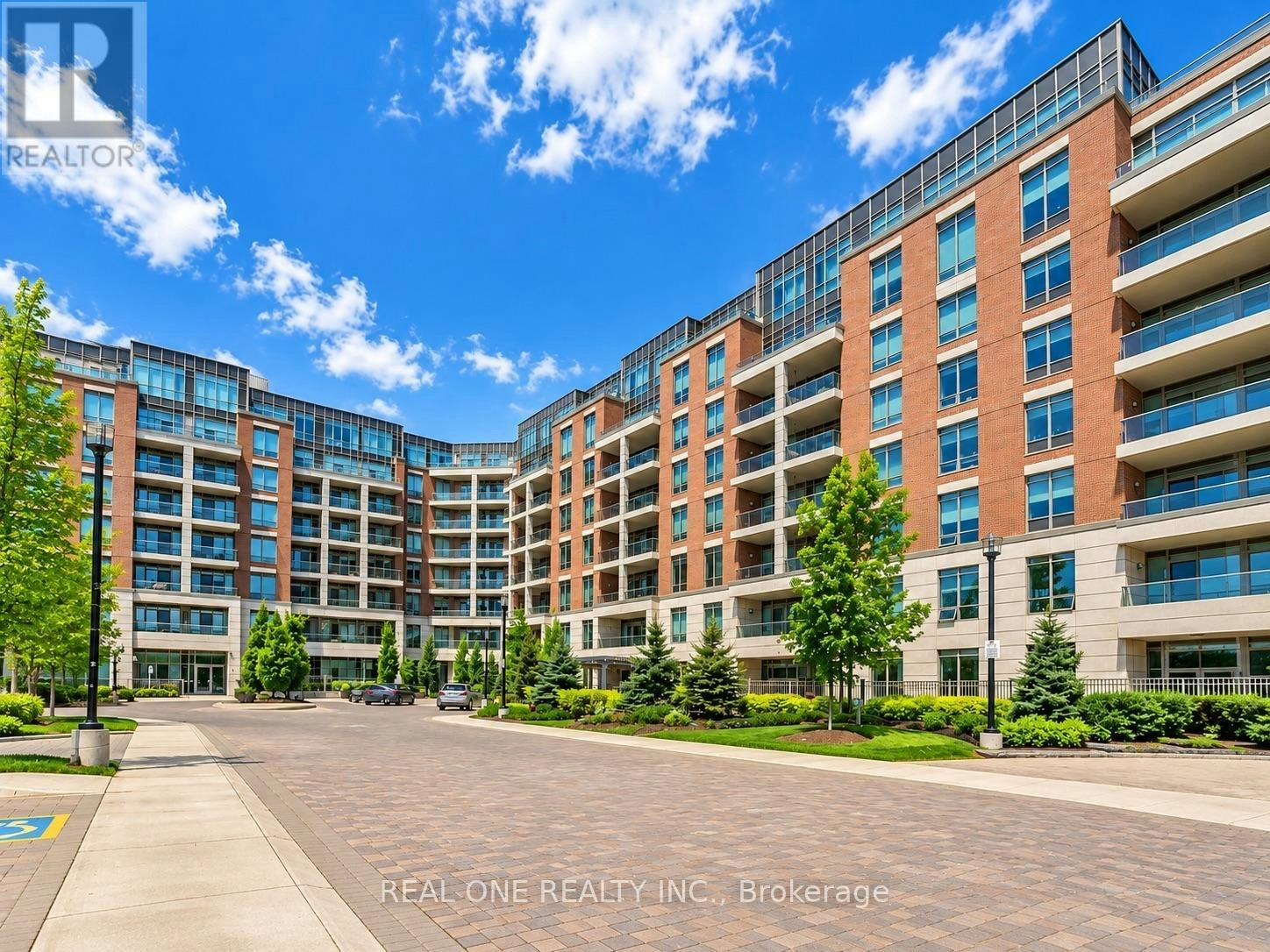332-2480 Prince Michael Drive, Oakville, ON, L6H 0H1