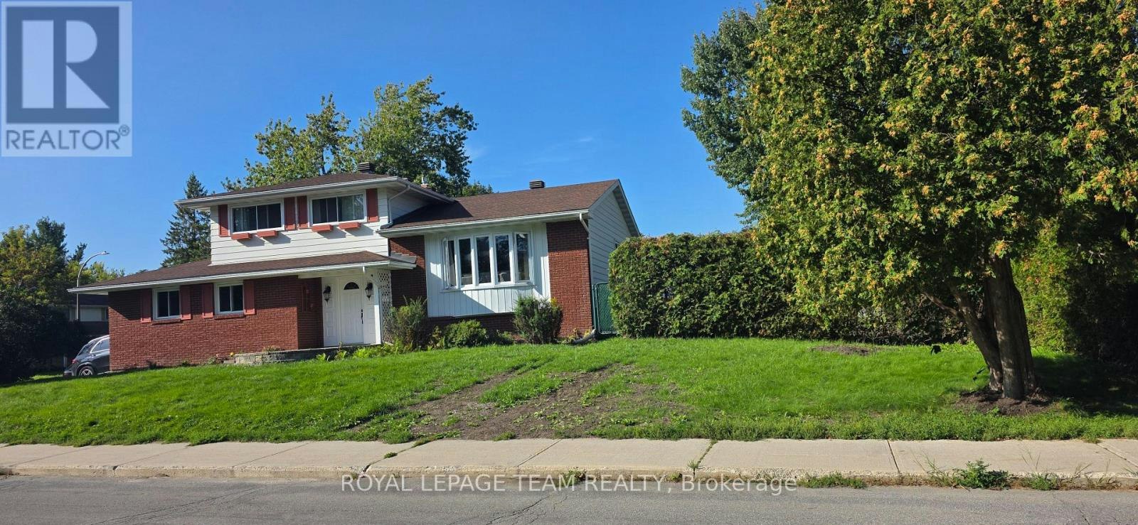 13 Ridgeburn Gate, Ottawa, ON, K1B 4C7 - 2