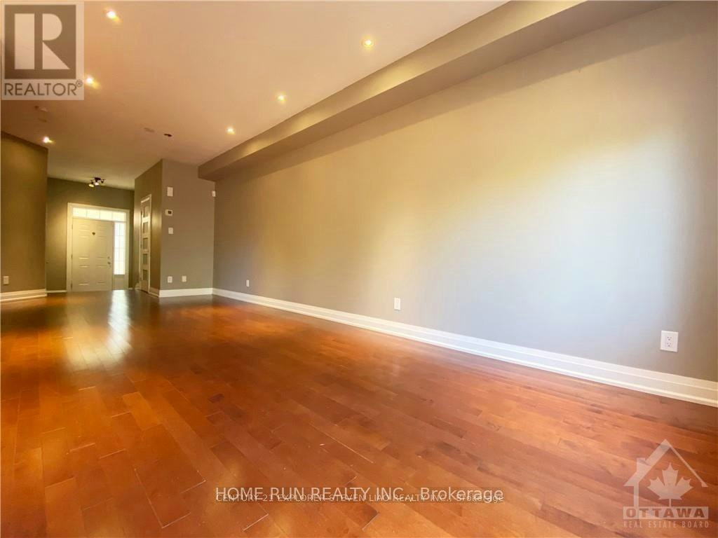 714 Nakina Way, Ottawa, ON, K1V 2H9 - 7